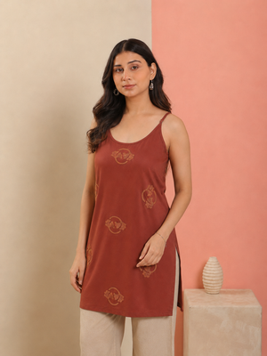 Qazmi Women Embroidered Viscose Rayon Sleeveless Embroidered Kurti