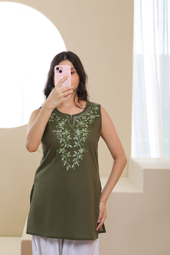 Qazmi Women Embroidered Viscose Rayon Sleeveless Embroidered Kurti