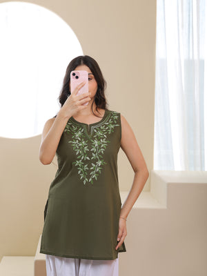 Qazmi Women Embroidered Viscose Rayon Sleeveless Embroidered Kurti