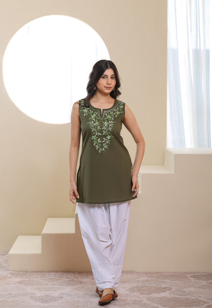 Qazmi Women Embroidered Viscose Rayon Sleeveless Embroidered Kurti