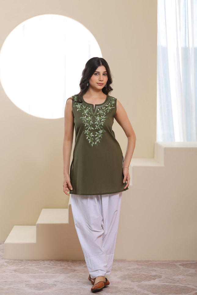 Qazmi Women Embroidered Viscose Rayon Sleeveless Embroidered Kurti