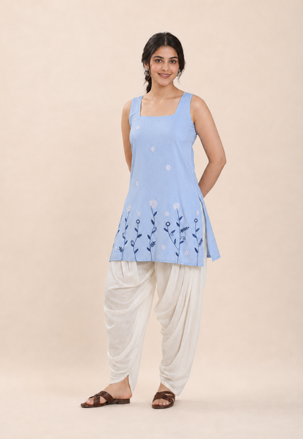 QAZMI Women Floral Embroidered Sleeveless Kurti