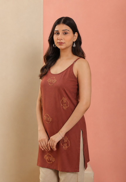 Qazmi Women Embroidered Viscose Rayon Sleeveless Embroidered Kurti