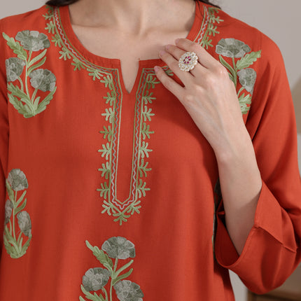 Qazmi Women Kashmiri Aari Embroidered Viscose Rayon Short Kurta