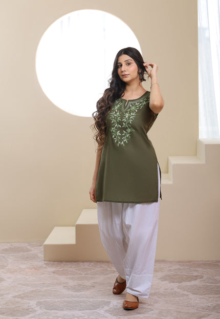 Qazmi Women Embroidered Viscose Rayon Sleeveless Embroidered Kurti