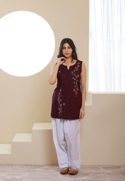 Qazmi Women Embroidered Viscose Rayon Sleeveless Embroidered Kurti