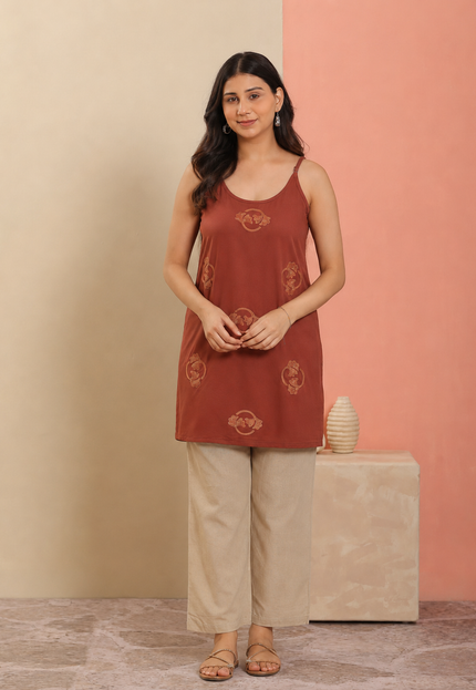Qazmi Women Embroidered Viscose Rayon Sleeveless Embroidered Kurti