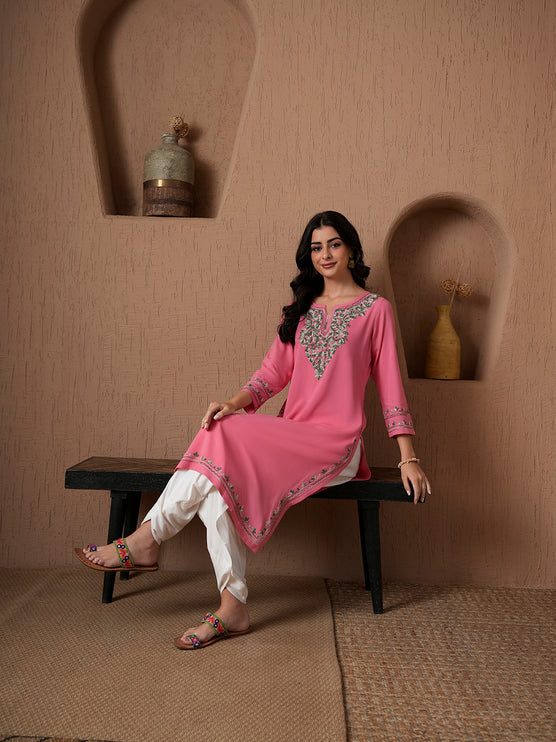 Qazmi Women's Mahsa Kashmiri Aari Work Straight Kurta