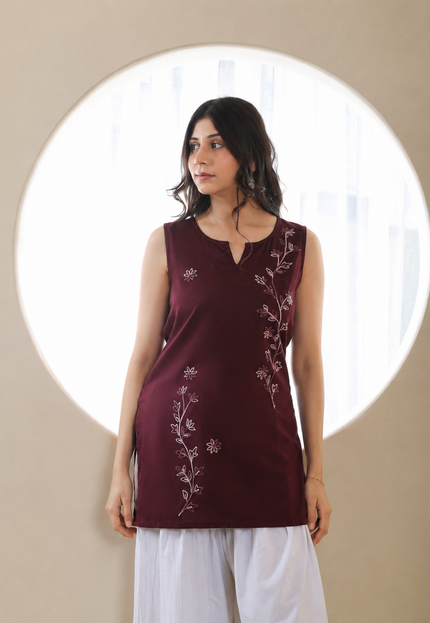 Qazmi Women Embroidered Viscose Rayon Sleeveless Embroidered Kurti