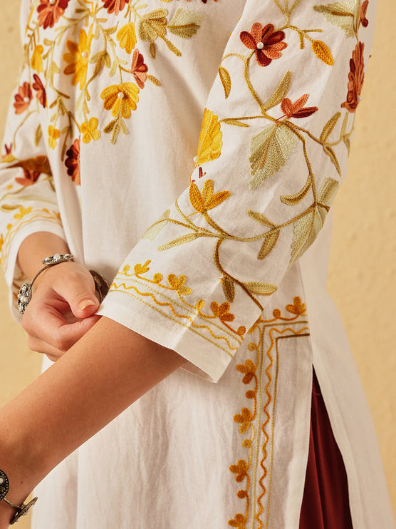 QAZMI Floral Embroidered Keyhole Neck Chinarkari Straight Kurta