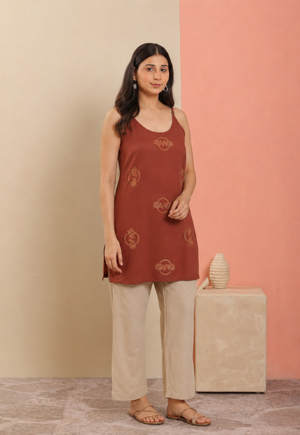 Qazmi Women Embroidered Viscose Rayon Sleeveless Embroidered Kurti