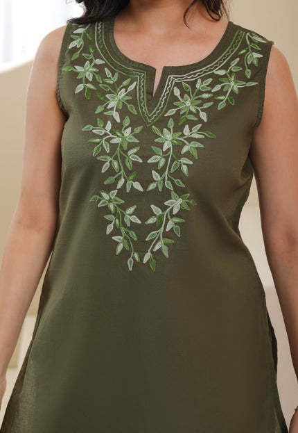 Qazmi Women Embroidered Viscose Rayon Sleeveless Embroidered Kurti