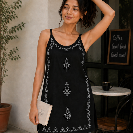 Qazmi Women Embroidered Viscose Rayon Sleeveless Embroidered Kurti