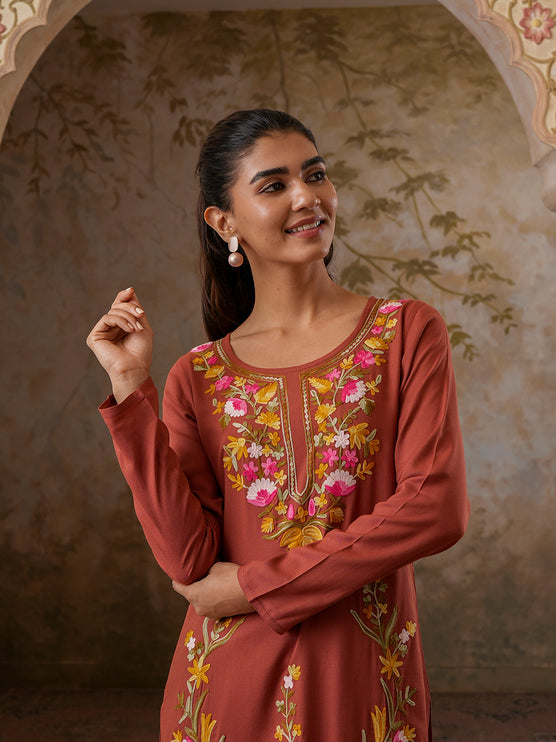 Qazmi Women's Sahar Kashmiri Aari Work Straight Kurta