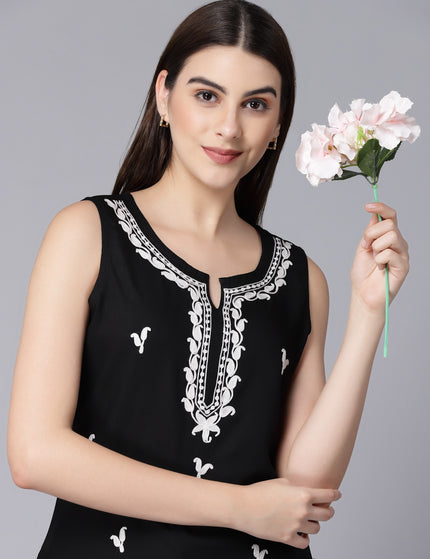Laiba Aari Embriodered Sleevless Kurti For Women